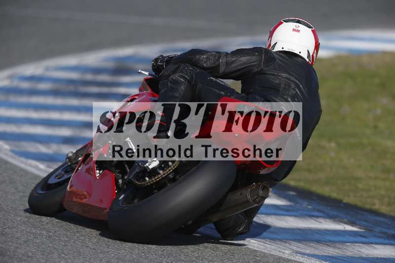 /Archiv-2024/02 29.01.-02.02.2024 Moto Center Thun Jerez/Gruppe rot-red/backside